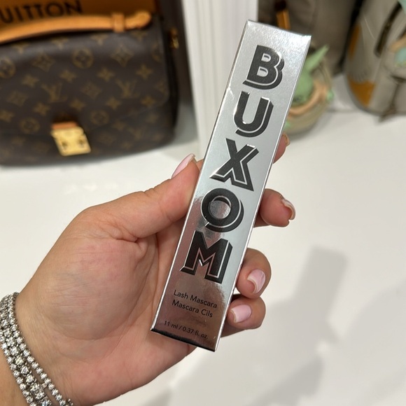 NEW BUXOM® LASH VOLUMIZING MASCARA - Picture 9 of 9